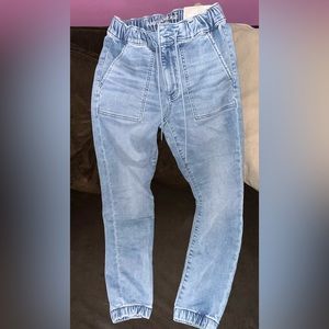 **NWT** American Eagle jeans Sz 4 Short/Petite.